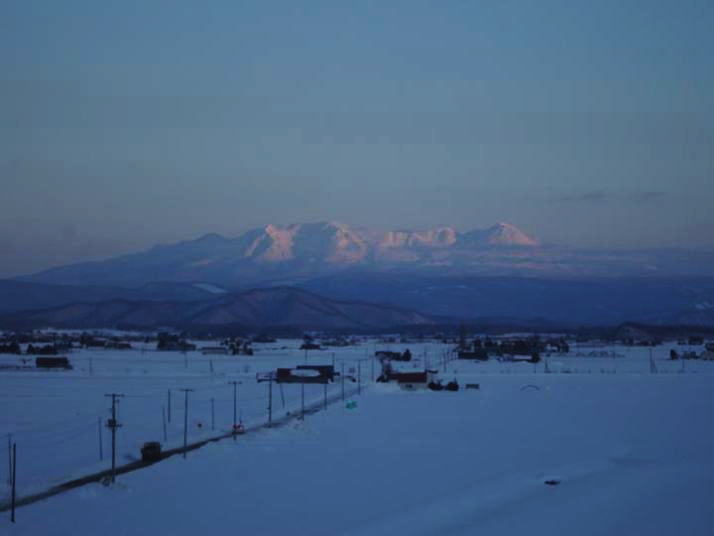 夕陽に染まる大雪の峰々